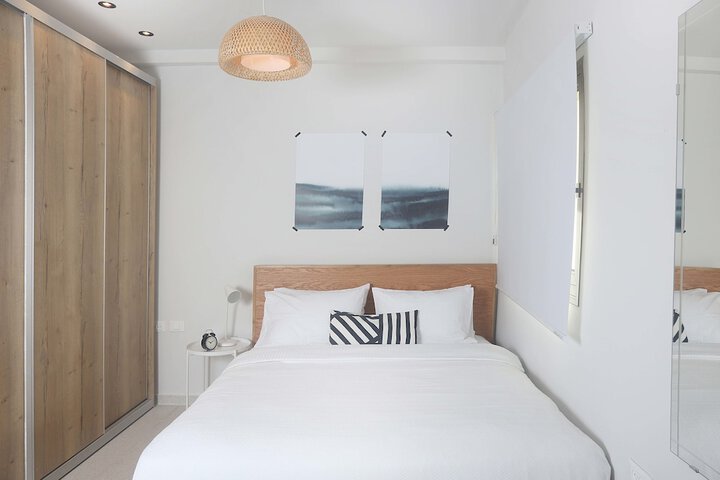 Room 9 of 37