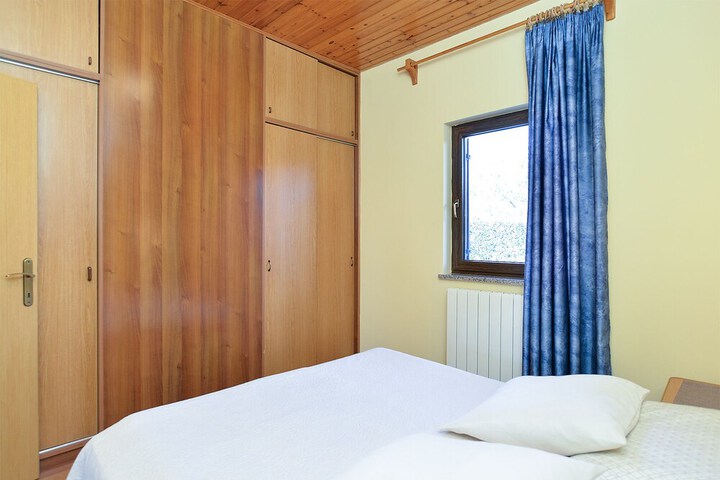 Room 5 of 79