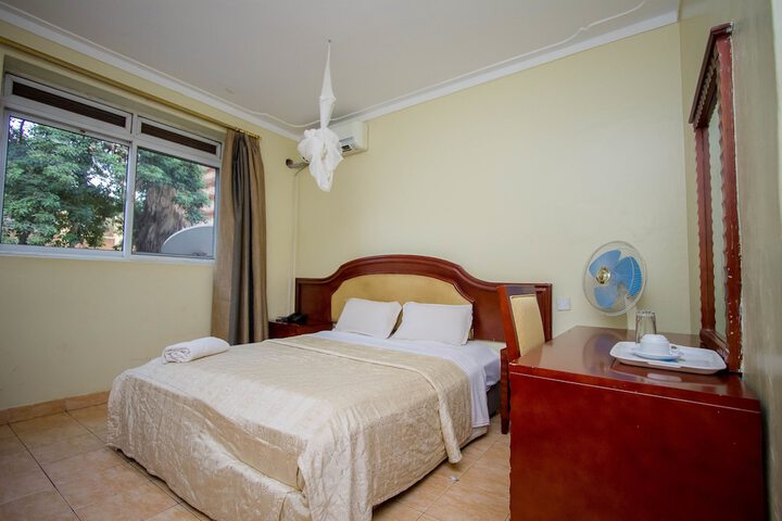 Room 17 of 48