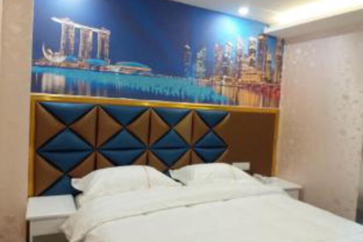 Room 9 of 10