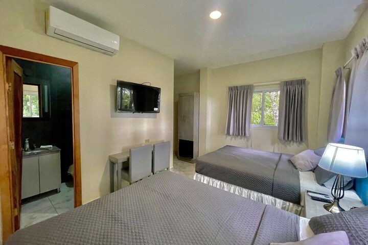 Room 28 of 80