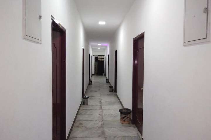 Ballroom/Hall 9 of 9