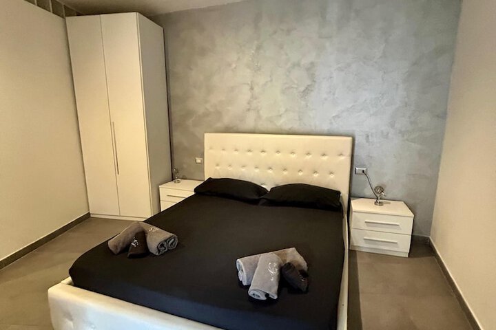 Room 2 of 29