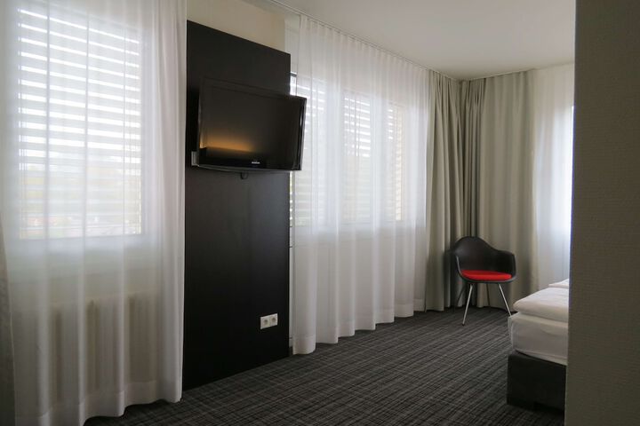 Room 83 of 125