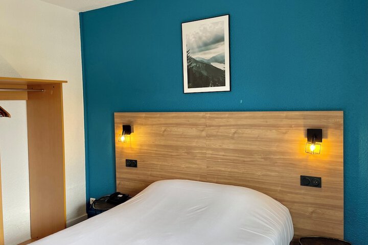 Room 32 of 54