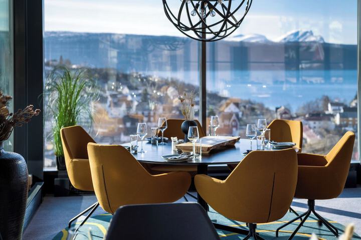 Dining 56 of 80