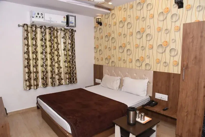 Room 3 of 6