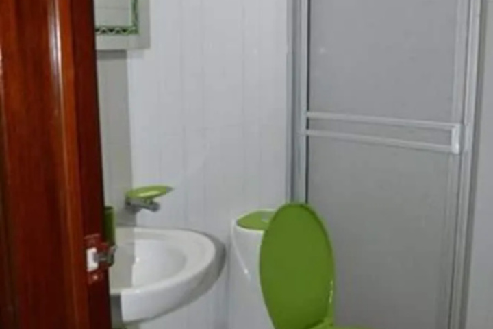 Room 8 of 11