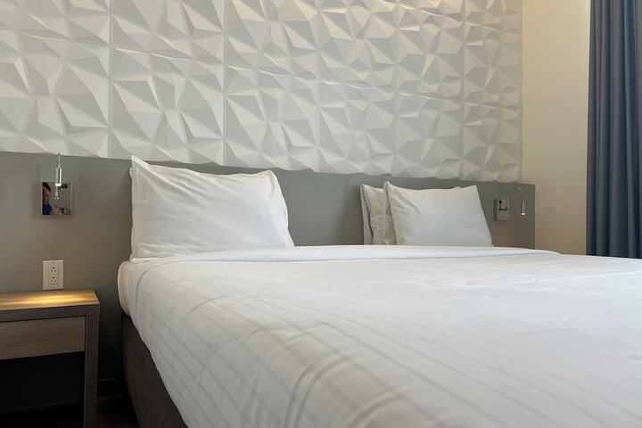 Room 40 of 106