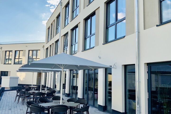 Hotel Exterior 40 of 46