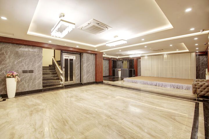 Ballroom/Hall 65 of 79