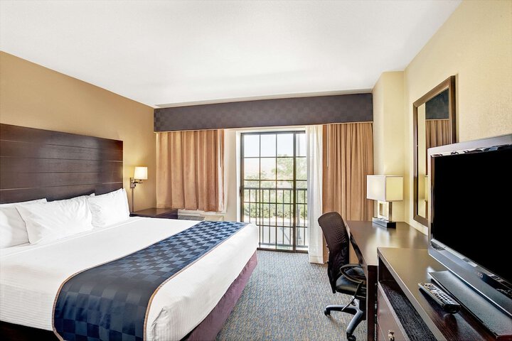 Room 8 of 22