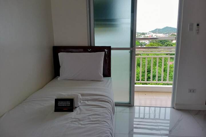Room 16 of 50