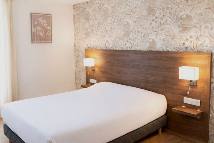 Room 8 of 32