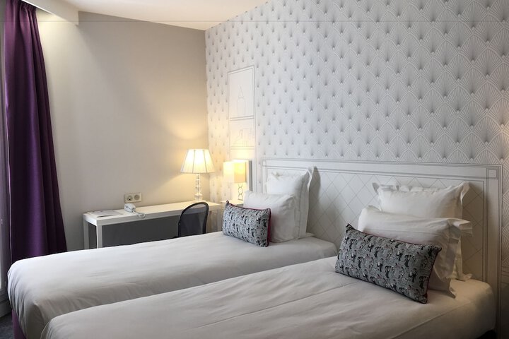 Room 16 of 37