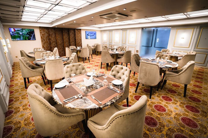 Dining 42 of 55