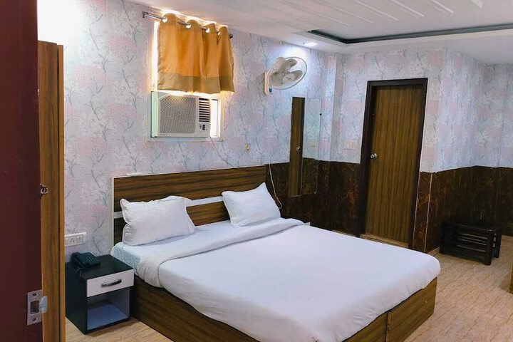 Room 10 of 31