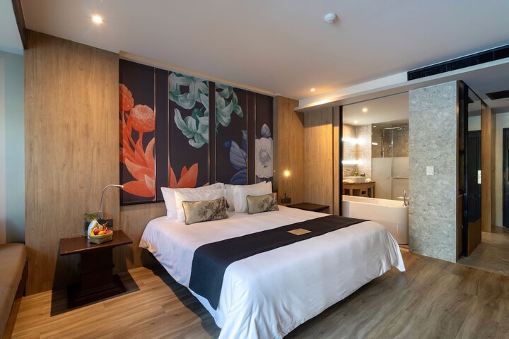 Room 30 of 83