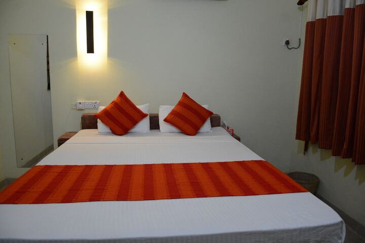 Room 2 of 40