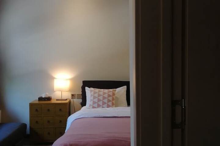 Room 27 of 74