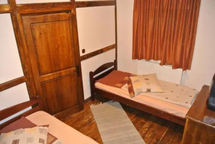 Room 2 of 2