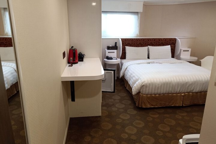 Room 34 of 61