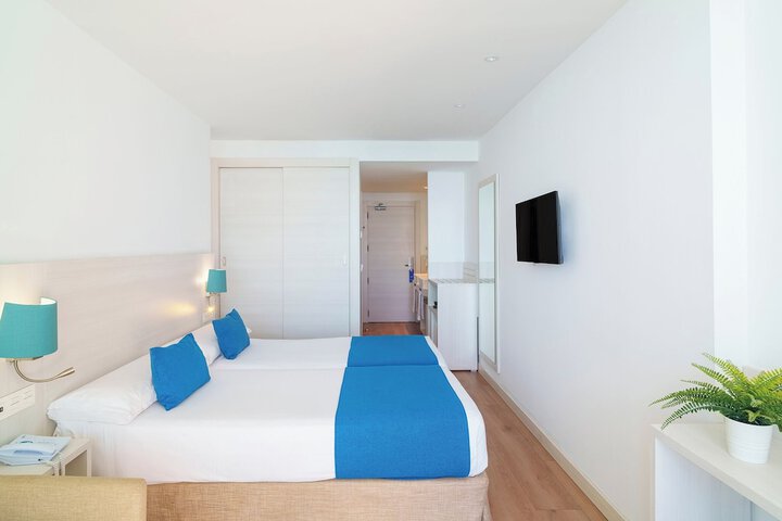 Room 6 of 52
