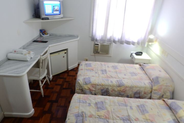 Room 4 of 39
