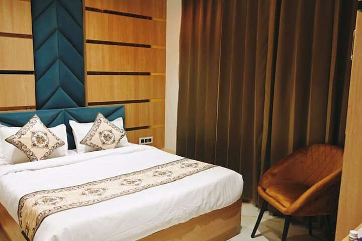 Room 10 of 22