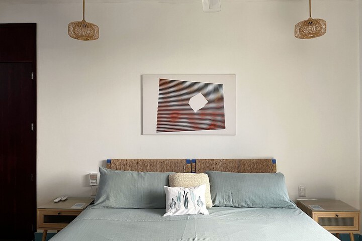 Room 10 of 34