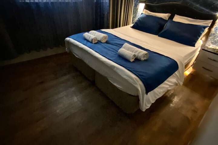Room 6 of 25