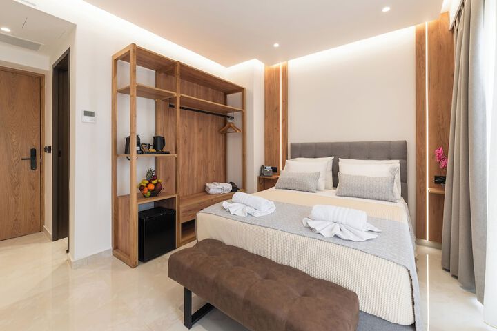 Room 6 of 42