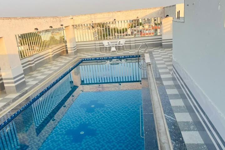 Pool 2 of 4