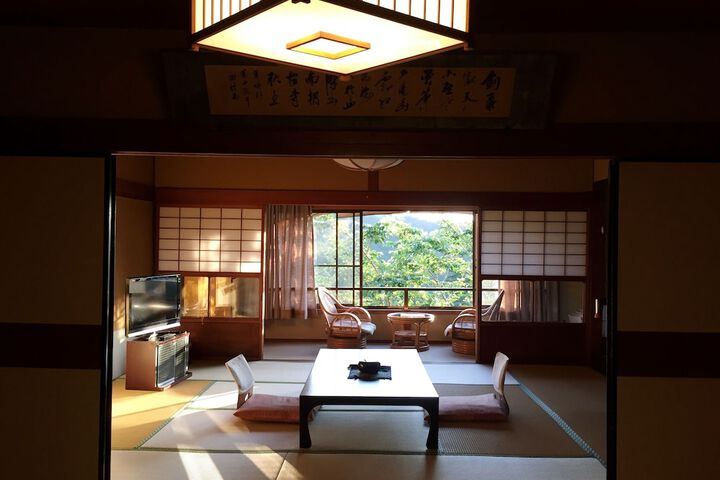 Room 9 of 50
