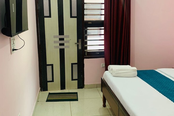 Room 6 of 14