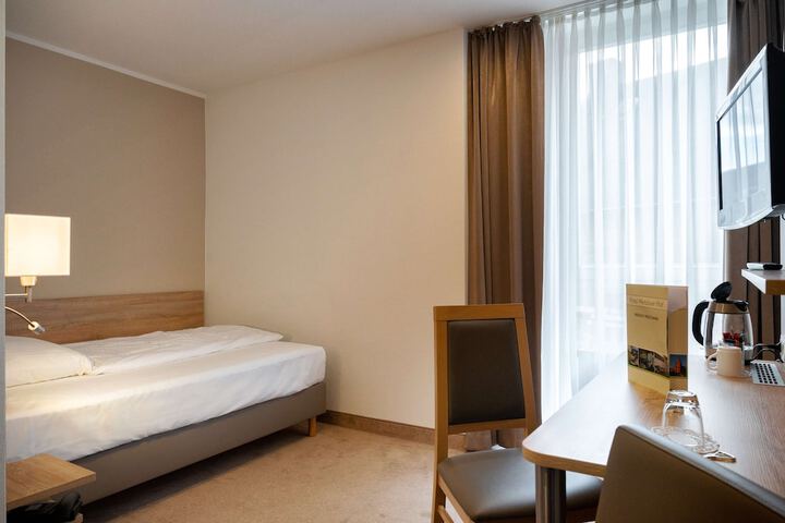Room 3 of 32