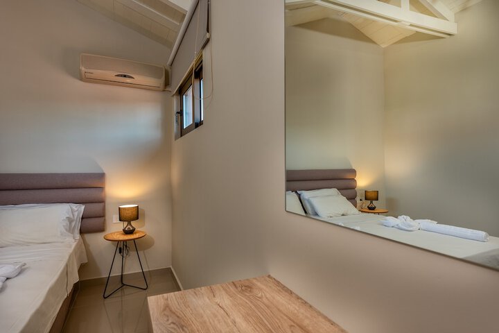 Room 13 of 24