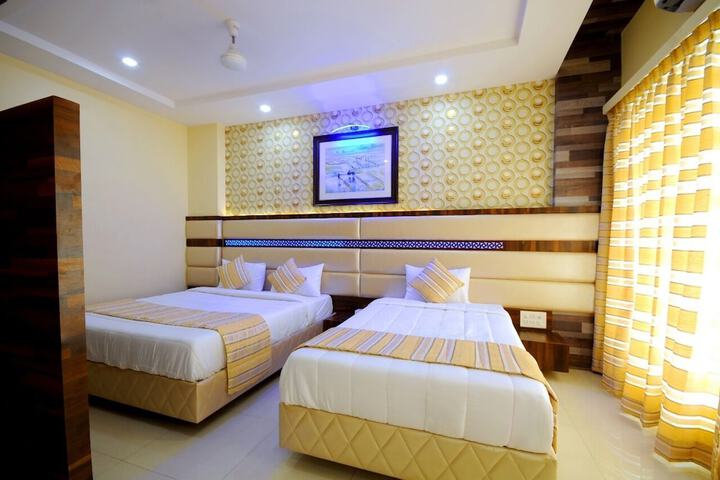 Room 8 of 34