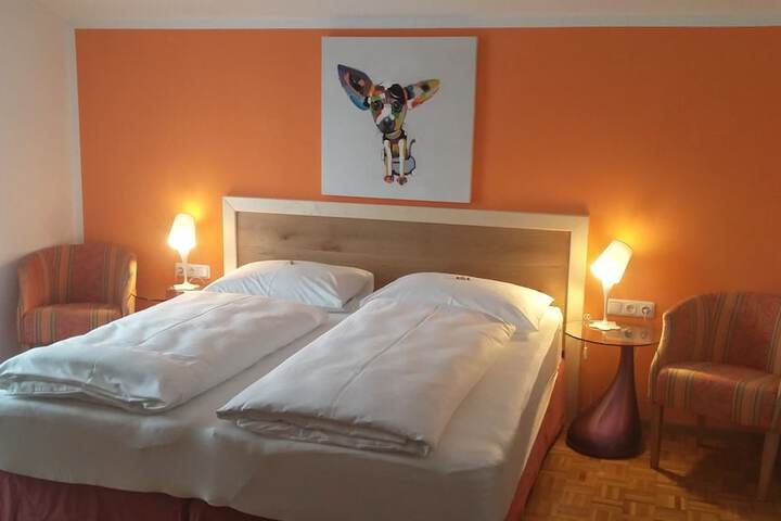 Room 6 of 33