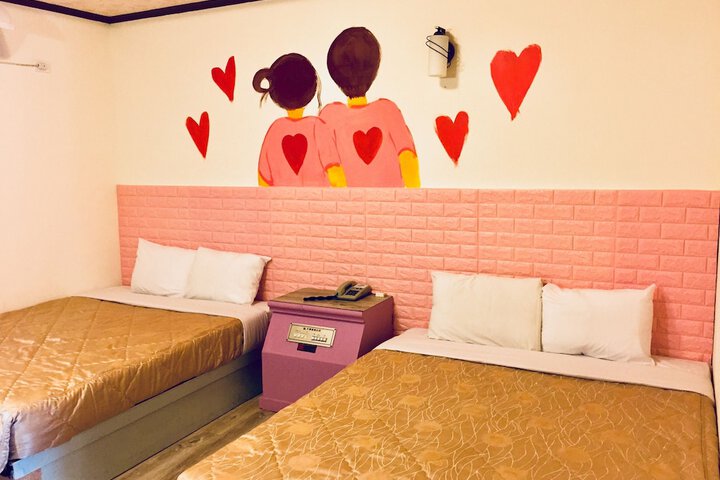 Room 7 of 28