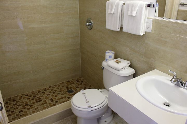 Room 7 of 9