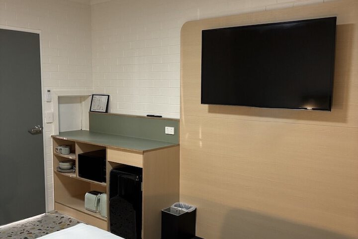 Room 28 of 67