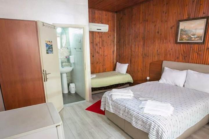 Room 17 of 27