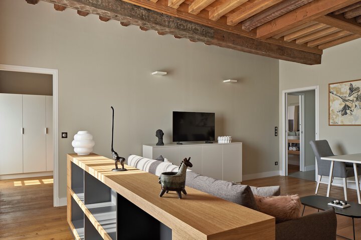 Room 4 of 48