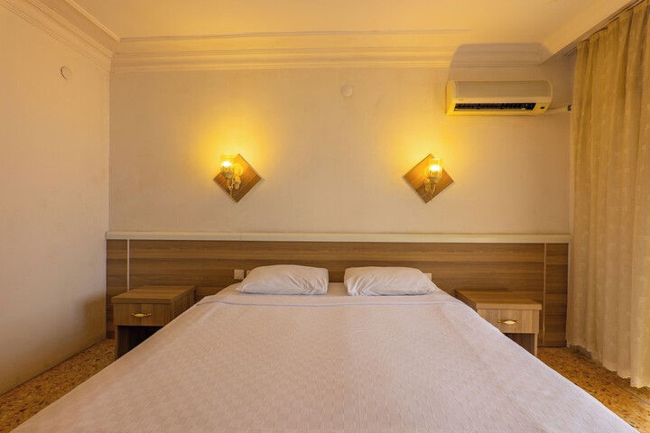 Room 44 of 209