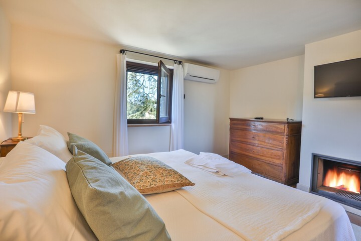 Room 9 of 38