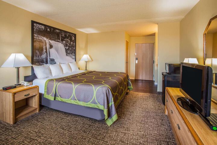 1 King Bed (7 of 7)