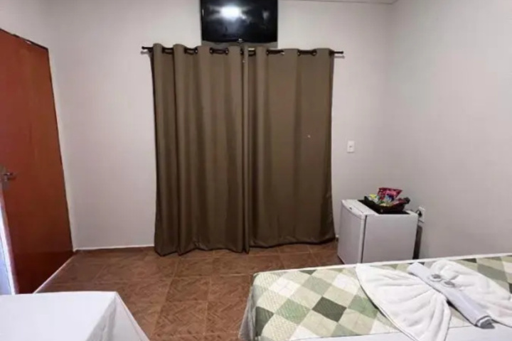 Room 6 of 17