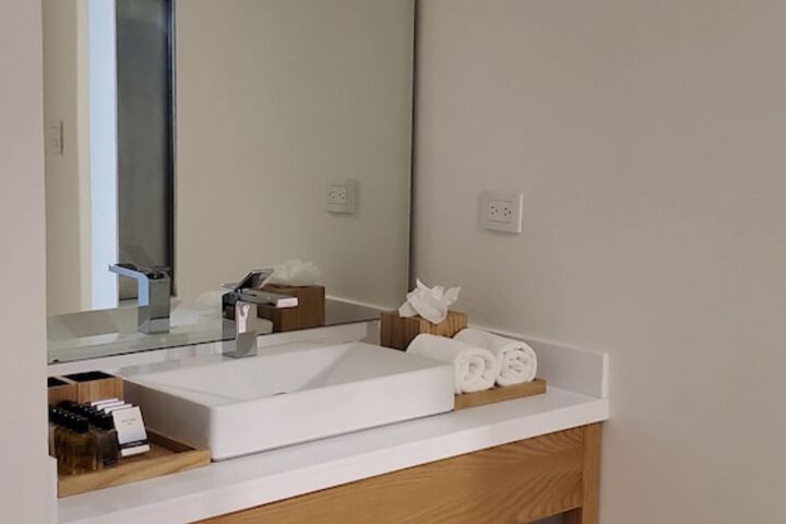 Room 33 of 39