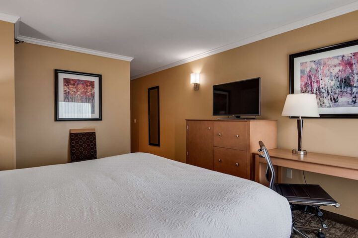 Room 10 of 85